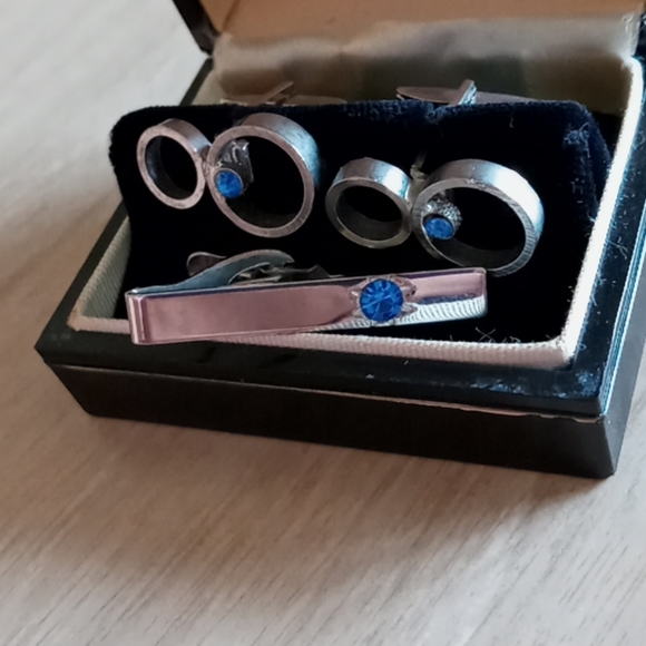 Men's Silver Tone Cuff Links and Tie Tack Gift Box - Picture 3 of 6